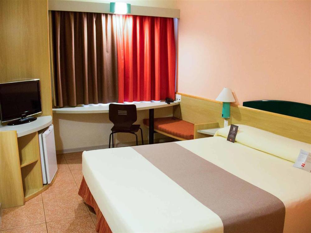 Hotel Ibis Navegantes Itajaí Zimmer foto